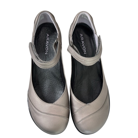 ARAVON Maya Mary Jane Pumps Women's Size 10 Gray Pewter Metallic Comfort Shoe - Picture 6 of 16